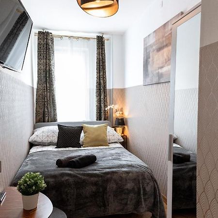 Clicktheflat Conrada Apart Rooms وارسو المظهر الخارجي الصورة