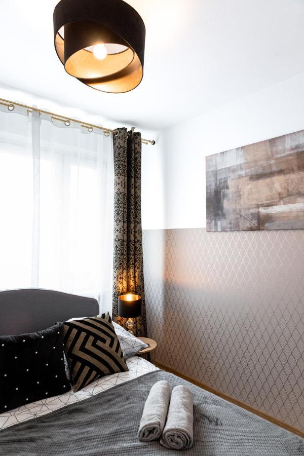 Clicktheflat Conrada Apart Rooms وارسو المظهر الخارجي الصورة