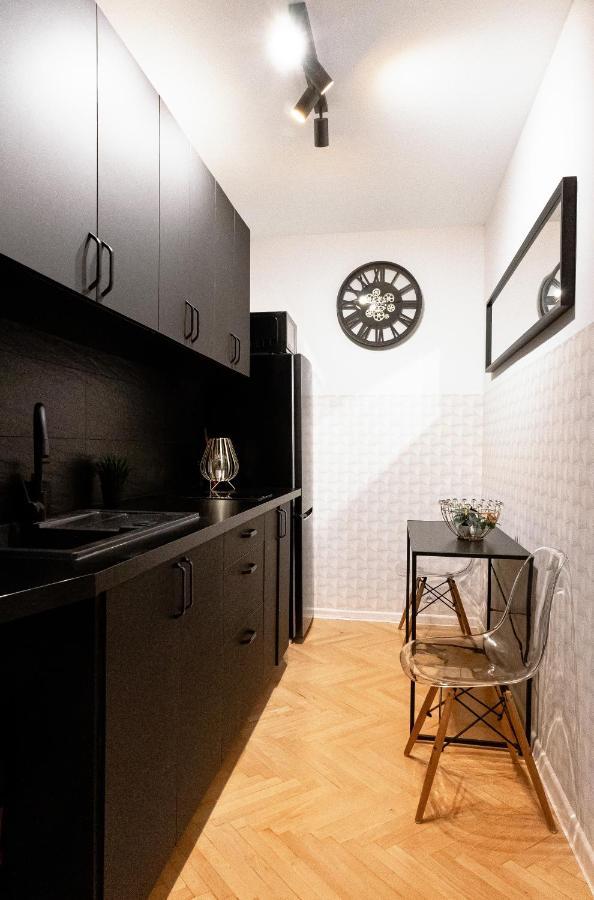 Clicktheflat Conrada Apart Rooms وارسو المظهر الخارجي الصورة