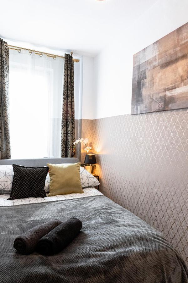 Clicktheflat Conrada Apart Rooms وارسو المظهر الخارجي الصورة