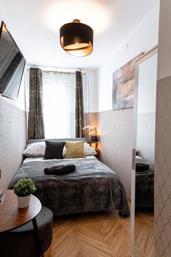 Clicktheflat Conrada Apart Rooms وارسو المظهر الخارجي الصورة